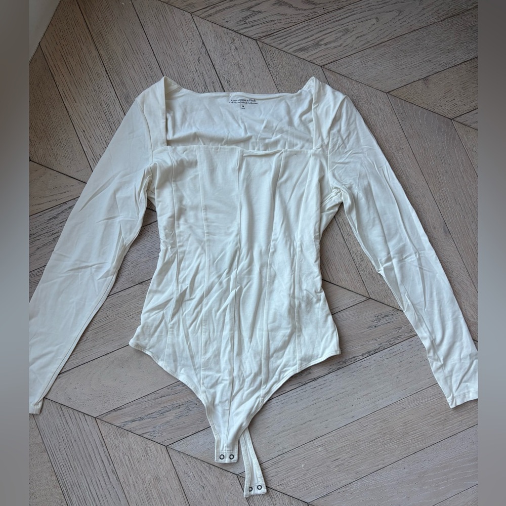 EUC Abercrombie white stitch bodysuit - Picture 2 of 5
